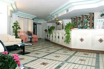 ארזח'ינה Hotel Delfino מראה חיצוני תמונה